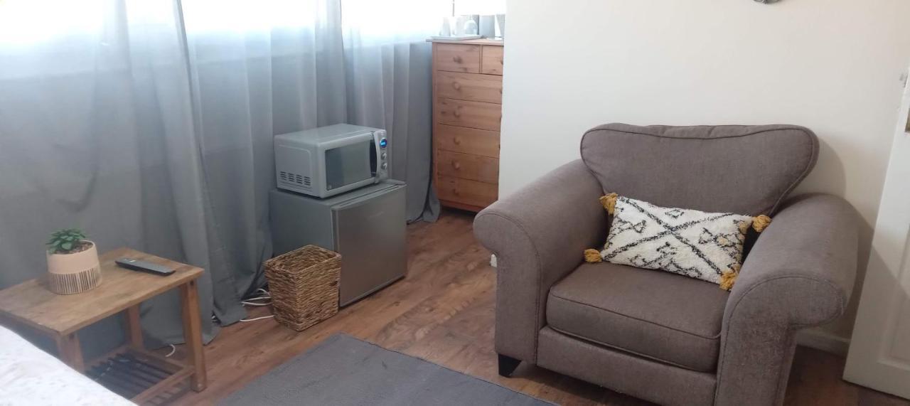 Comfortable Double Room Лондон Экстерьер фото